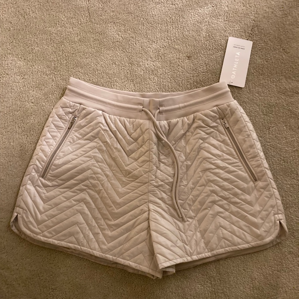 Athleta apres ski resort quilted shorts beige size 6 *Mark on the tag